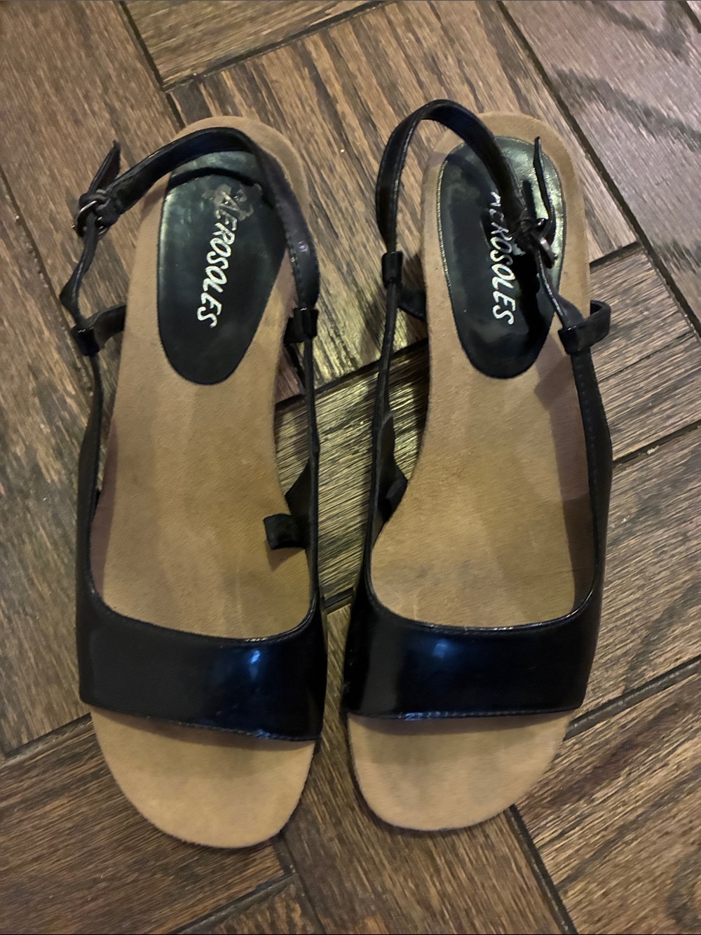 Patent leather Aerosols sandals.